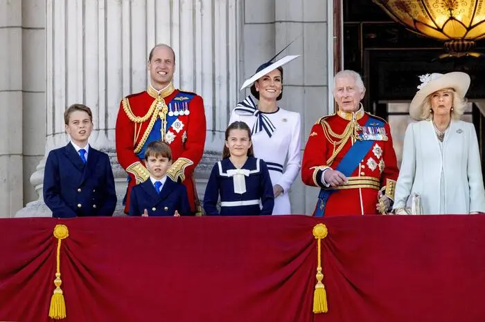 Immer wieder werden Umfragen bei der britischen Bevölkerung erhoben, um die Beliebtheitswerte der einzelnen Mitglieder des britischen Königshauses zu ermitteln.