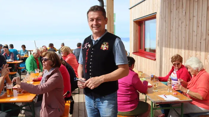 Der Pächter des Koralpenschutzhauses Robert Graimann konnte zahlreiche Besucher auf der Sonnenterrasse begrüßen.