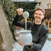 Michael Forster schwingt gekonnt die Joghurt-Kelle