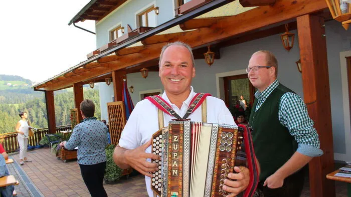 Ein traumhafter Herbsttag war die perfekte Kulisse für den heurigen Alm-Abtrieb der Lipizzanerhengste.
