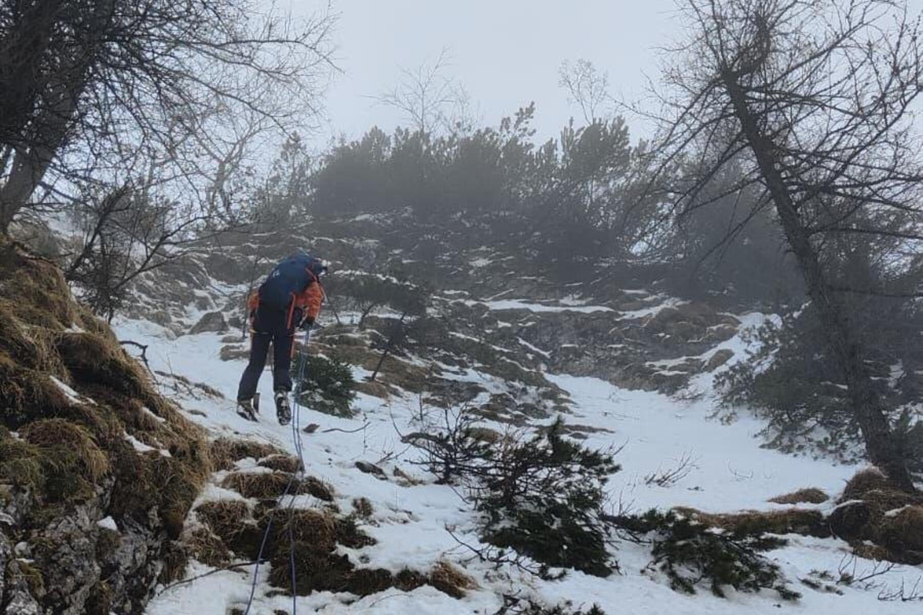 Notfälle in den Bergen: Urlauber und Wintersportler gerettet