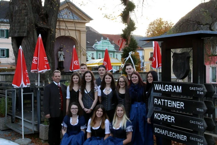 Einer der Höhepunkte: Das Aufstellen der Marktfreyung durch die örtliche Landjugend. 