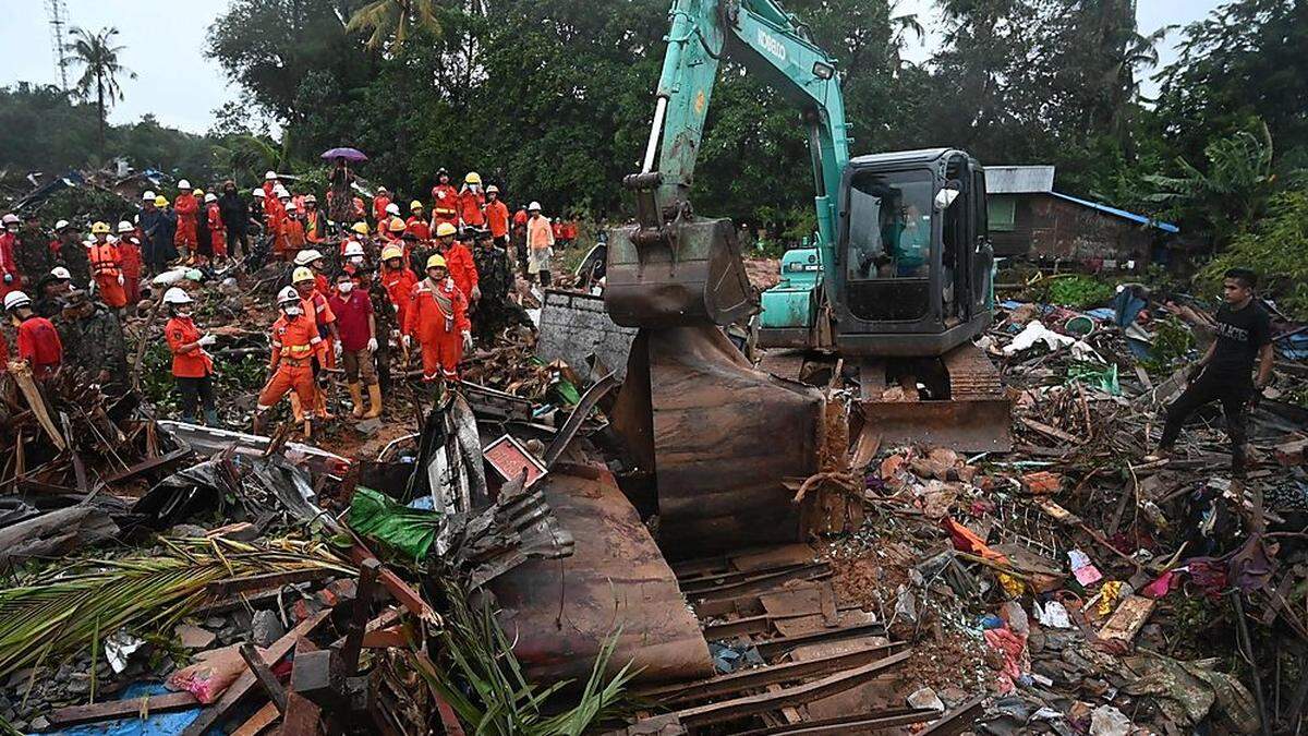 Offiziellen Angaben zufolge könnten in Myanmar noch bis zu 80 Menschen verschollen sein