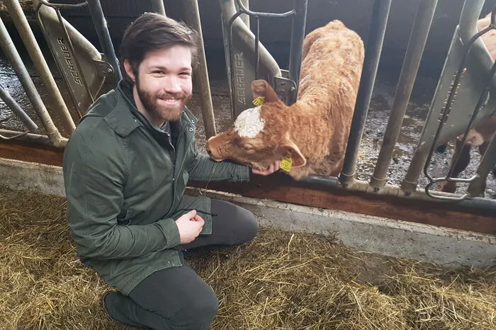 Das Wohl der Tiere liegt dem jungen Landwirt am Herzen.