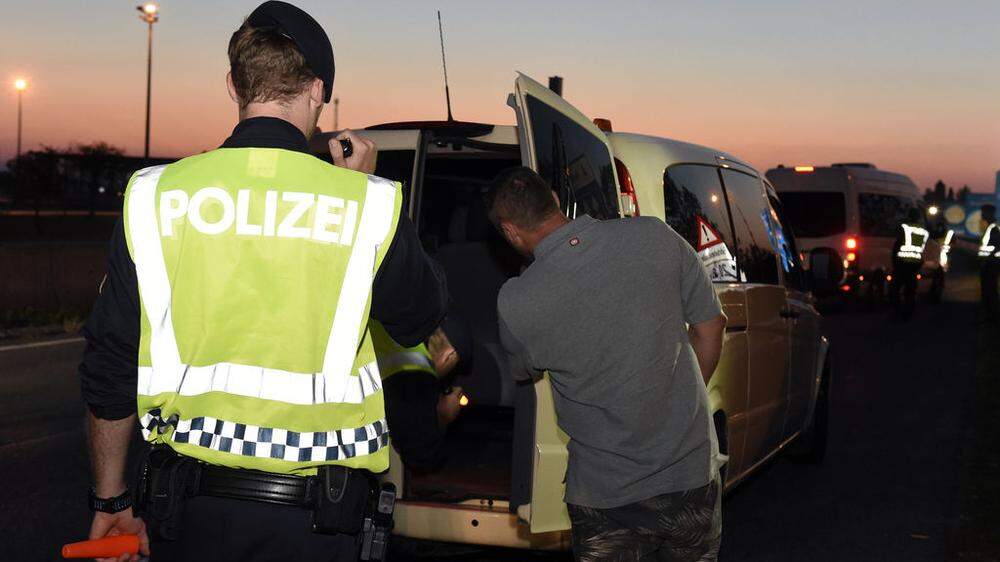 Steirische Polizisten unterstützen bei Schlepper-Kontrollen im Burgenland und in Niederösterreich