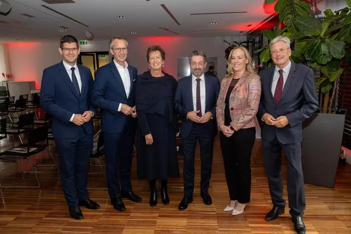 Martin Gruber, Ferdinand Bucher, Monika Kircher, Michael Marketz, Alexandra Truppe und Peter Kaiser