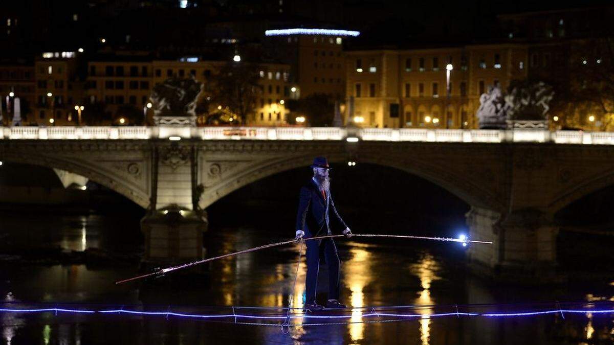 Andrea Loreni beim Überqueren des Tiber