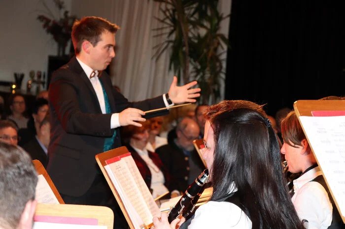 Das Johann Strauß Ensemble der Stadtkapelle Feldkirchen steht unter der Leitung des jungen Kapellmeisters Michael Uhr.