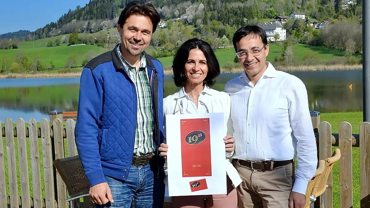 Bürgermeister Rauter (links) mit den neuen Pächtern