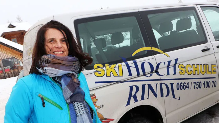 Die Obfrau Elfriede Schnitzer-Zarre vom Tourismusverein Hochrindl-Sirnitz-Deutschgriffen freut sich über die gute Wintersaison auf der Hochrindl, trotz der COVID-19 Bestimmungen. Es sind alle sechs Lifte im Betrieb.