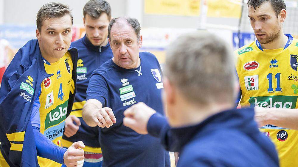 Aich/Dob-Sportdirektor Martin Micheu (Mitte) verlangt vom Team den Titel