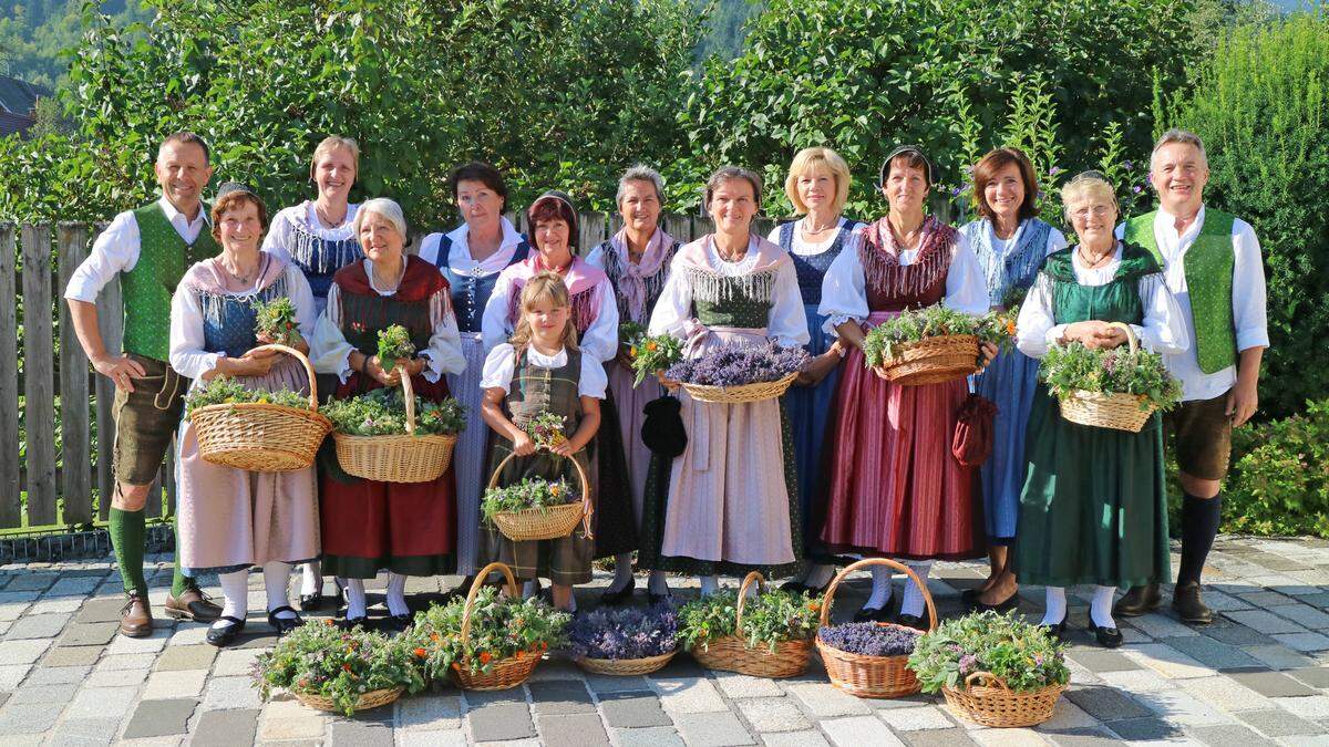 Die Trachtengruppe St. Margareten im Rosental sammelte bei der Kräutersegnung am 15. August 2900 Euro für die Unwetterhilfe 