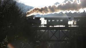 dampfbummelzug rosental, dampfzug, dampflok, nostalgiebahnen in kärnten, überquerung, brücke, loiblbach, ferlach