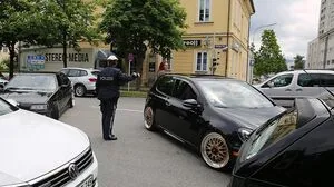 Stau auch vor der Landespolizeidirektion