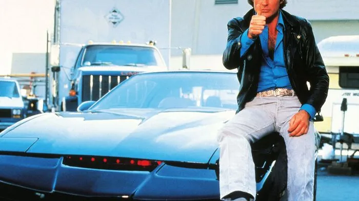 Damit hat alles angefangen: David Hasselhoff und sein Auto K.I.T.T. alias Knight Industries Two Thousand. Mit der Serie "Knight Rider" (1982-1986) wurde "The Hoff" weltberühmt. Eine Zeile aus dem Trailer war Programm: "Knight Rider – Ein Mann und sein Auto kämpfen gegen das Unrecht.“