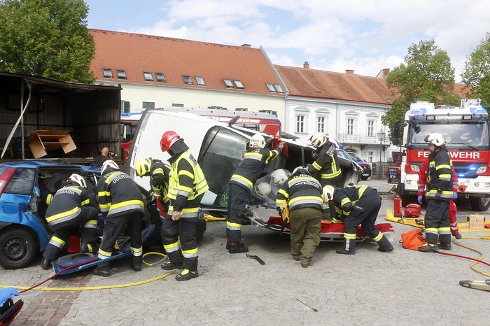 die beeindruckende Leistungsschau der Stadtfeuerwehr Fürstenfeld...