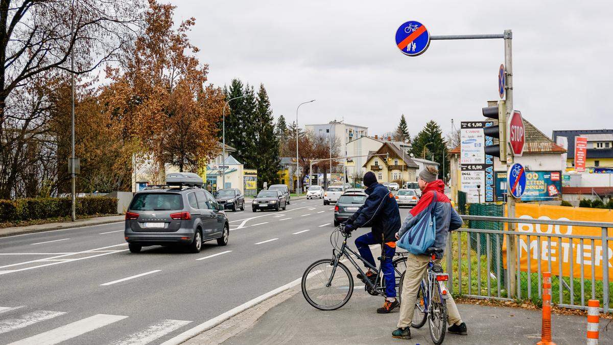 Hier ist Schluss: An der Sattnitz endet das Fahrraderlebnis. Jetzt fordert die Radlobby Kärnten eine Pkw-Spur in einen Radweg umzuwandeln.