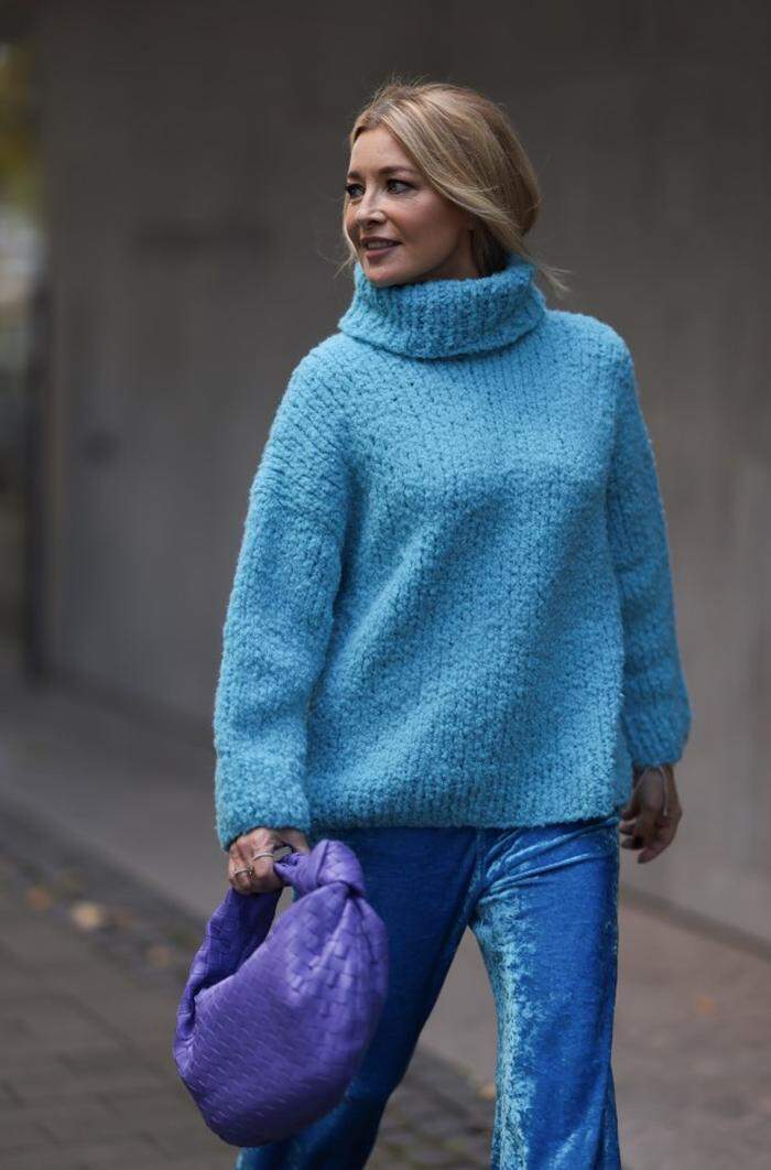 Kunterbunte Pullover bringen Farbe in triste Herbsttage