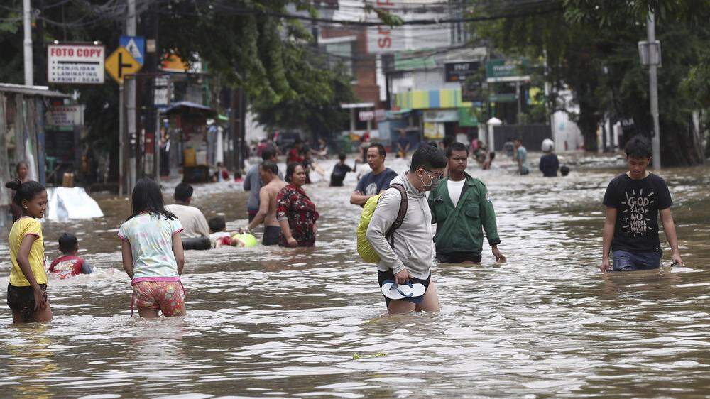 Dauerregen überflutete Indonesiens Hauptstadt Jakarta