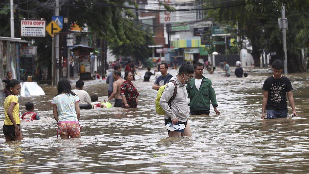 Dauerregen überflutete Indonesiens Hauptstadt Jakarta