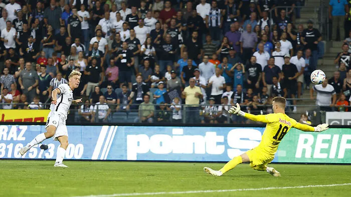 In der zweiten Runde der Bundesliga trifft der SK Sturm Graz auf Red Bull Salzburg. Rasmus Höjlund trifft doppelt und beschert seiner Mannschaft damit den ersten Saisonsieg. Ein Monat später wird er zum Rekordverkauf der Grazer und wechselt für 17 Millionen Euro zu Atalanta Bergamo.