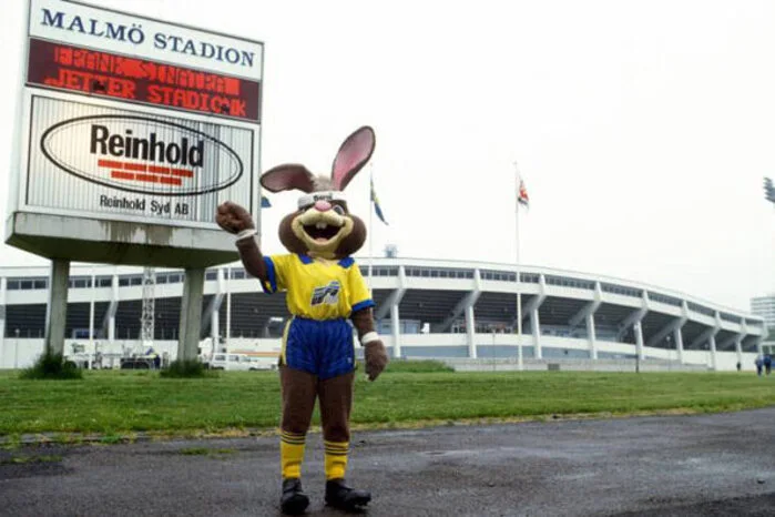 Auch vier Jahre später war Berni wieder dabei. 1992 fand die EM in Schweden statt, Berni trug dementsprechend ein blau-gelbes Trikot.