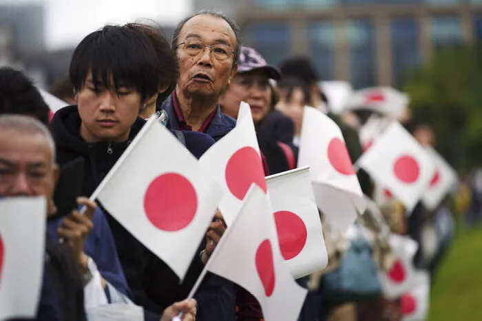 Ein Meer aus japanischen Flaggen