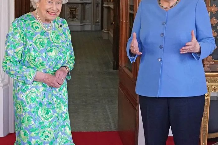 In Corona-Zeiten ist eine persönliche Audienz bei der Queen eine Seltenheit und damit eine große Ehre für die scheidende Kanzlerin. 