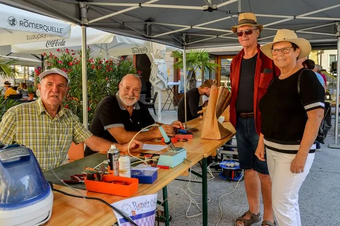 Zeitgleich gastierte "Walters Flohmarkt" vor dem Rathaus. Beim KuKuMa am Hohen Platz konnte man Spezialitäten aus der Region erwerben und beim Repair Café kümmerten sich ehrenamtliche Experten darum, kaputte Haushaltsgegenstände wieder flottzumachen