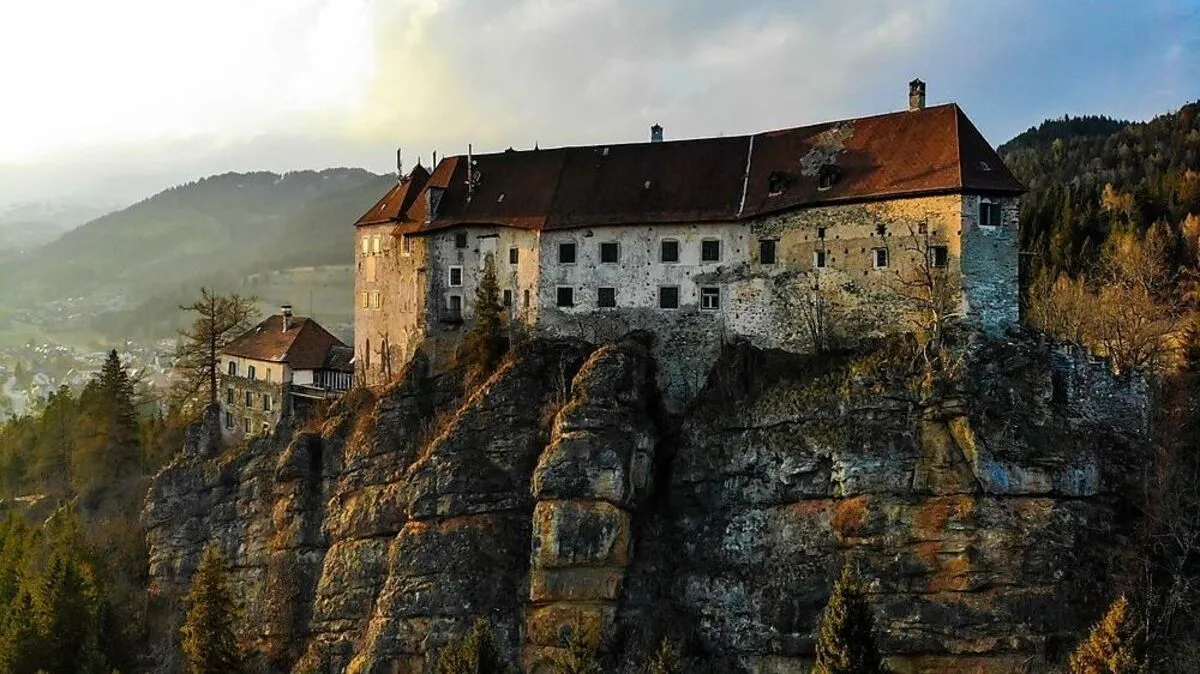 Die Burg Rothenfels nimmt an "Orange the World" teil
