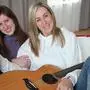 Ein total musikalisches Duo: Mama Anita mit Tochter Victoria Winkler  