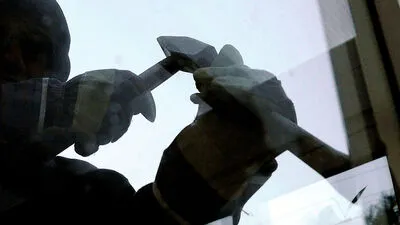 Mit einem Hammer versuchte der Mann, in ein Gartenhaus einzubrechen