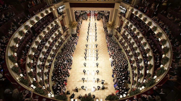 Feierlich ist am Donnerstagabend der 62. Wiener Opernball eröffnet worden.