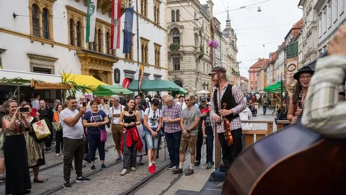 Vorrang Volkskultur: Am Wochenende ist kein Platz für die Trams in der Herrengasse