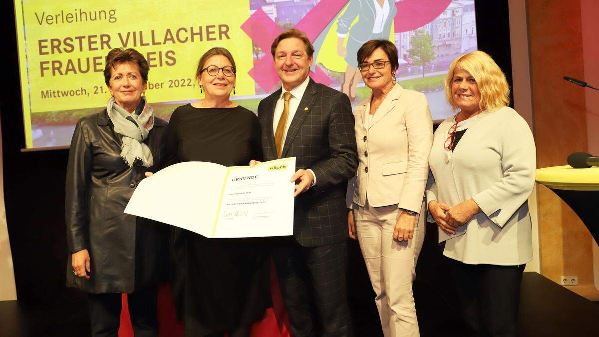 Sigun Alten wurde der Frauenpreis Villach verliehen