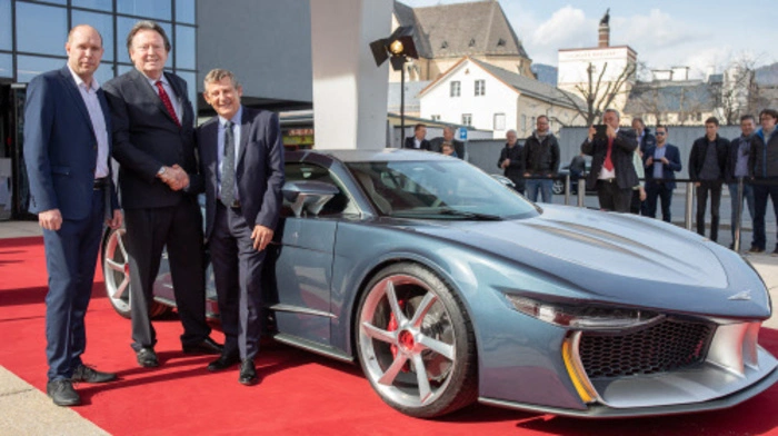2010 wurde der Prototyp eines neuen Sportwagens der Traditionsmarke Hispano Suiza beim Genfer Autosalon der Weltöffentlichkeit vorgestellt. Am Samstag stellten Daniel Baumgartner (Geschäftsführer von Hispano Suiza), Erwin Leo Himmel (Designer und Hispano-Eigentümer) und Designer Olivier Boulay Maguari (von links) den HS1 GTC erstmals der Öffentlichkeit vor.