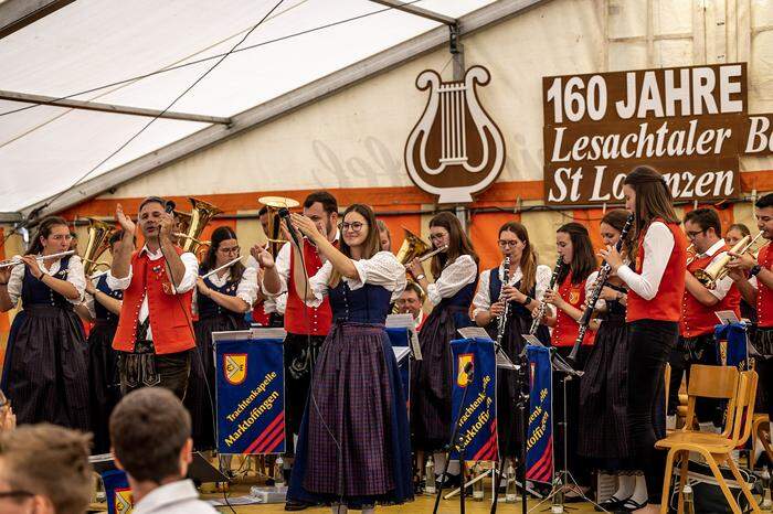 Begeisterung im Festzelt mit den Musikfreunden aus Marktoffingen 