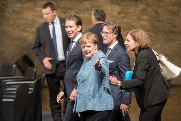 Die deutsche Kanzlerin Angela Merkel sprach sich für einen Brexit "in guter Atmosphäre und großem Respekt" aus. In bestimmten Bereichen sei auch eine gute Zusammenarbeit möglich, sagte sie zum Auftakt des Treffens.