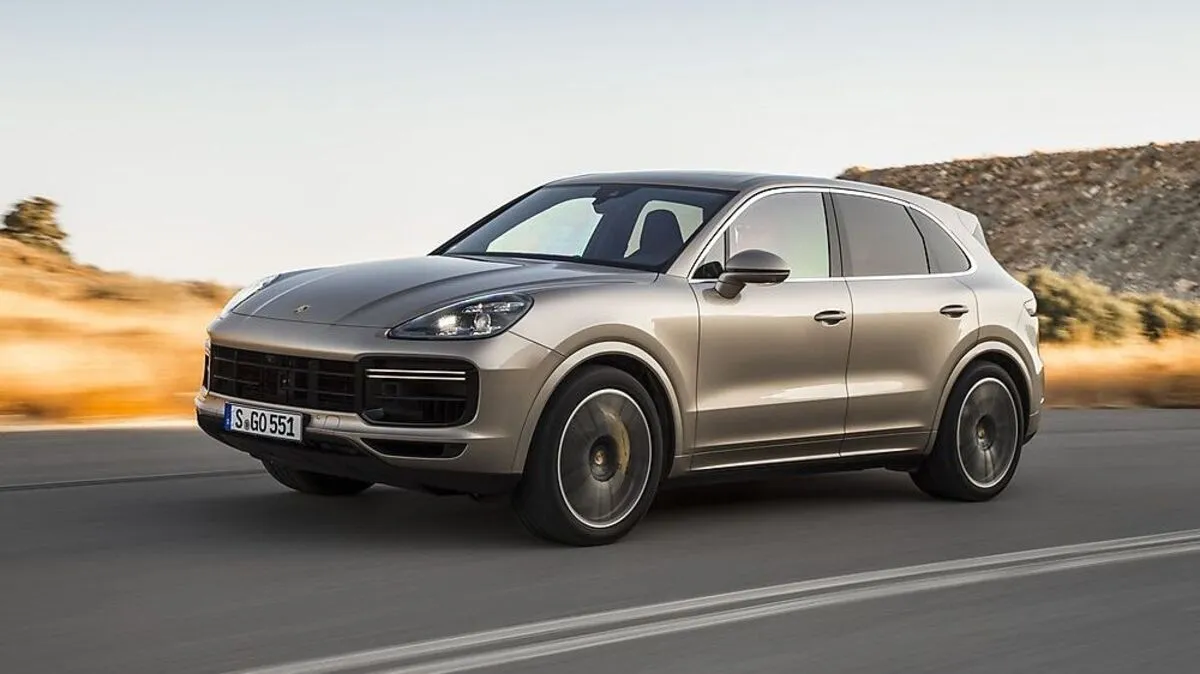 Der Porsche Cayenne ist sechs Zentimeter länger und einen niedriger als bisher