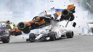 Alonso fliegt über Leclerc