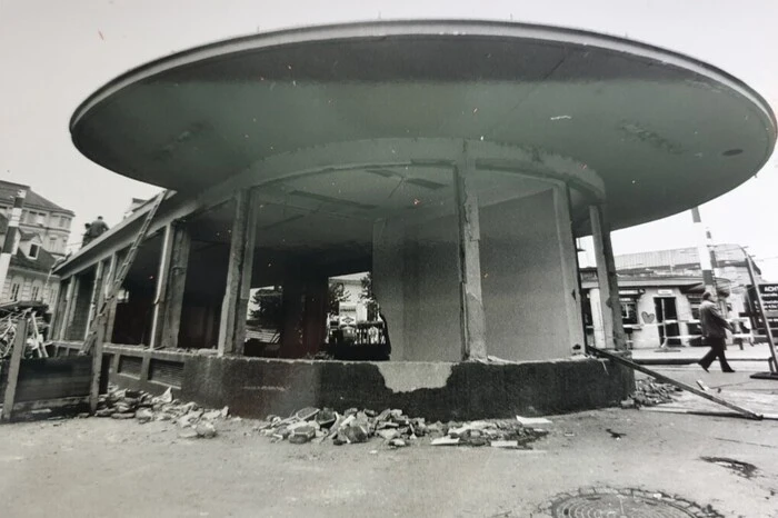 ... Grazer Jakominiplatz zu einer "gewaltigen Baustelle", wie es hieß.
