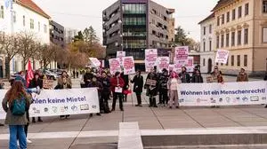 In Graz gingen Studenten auf die Straße, um auf ihre hohen Wohnkosten aufmerksam zu machen 