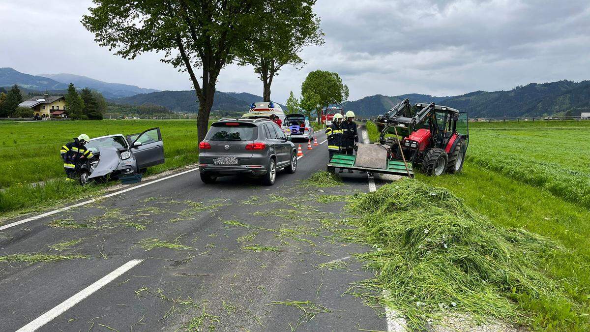 Auf der L 553 ist es zu einem Verkehrsunfall zwischen Traktor und Pkw gekommen