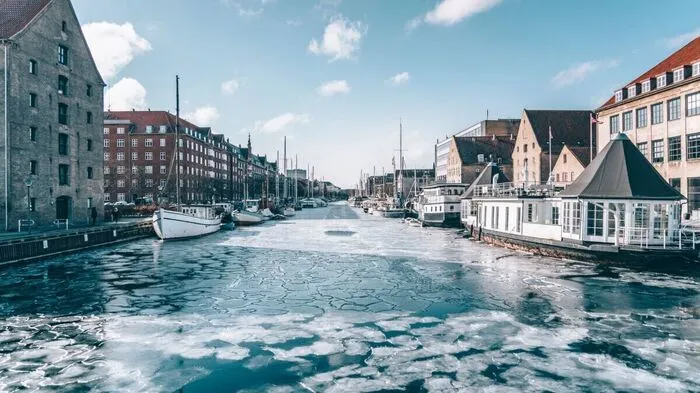 Christianshavns Kanal: Morgens trifft man Menschen in Bademänteln auf dem Weg zu den Einstiegsstellen