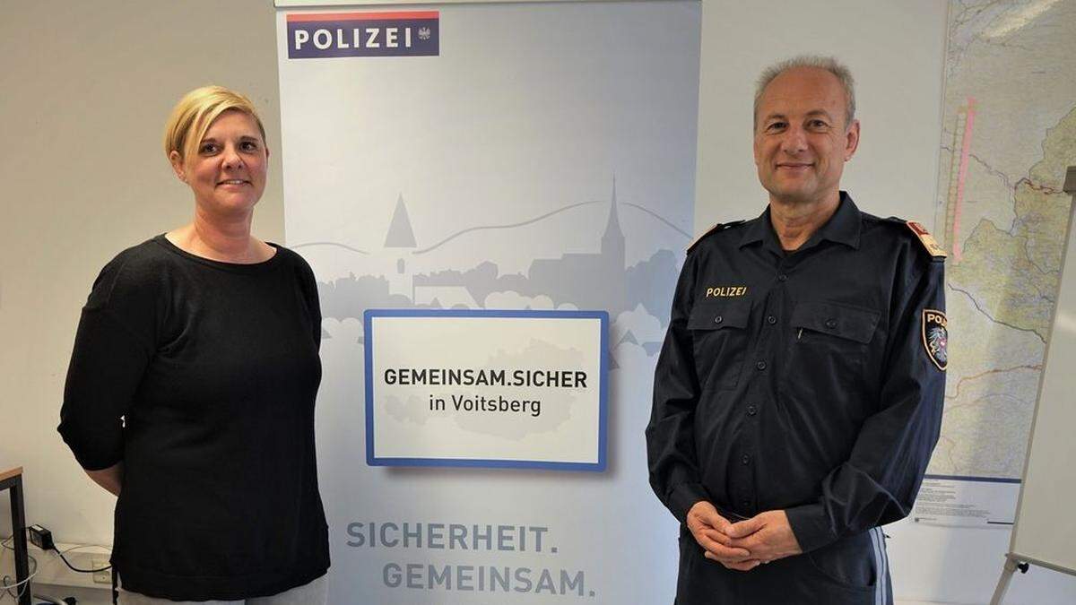 Präventionsbeamtin Martina Unger und Bezirkspolizeikommandant Walter Andrä