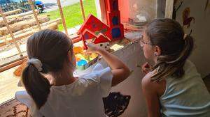 Die Kinder nutzen das Mesnerhaus in Anras als Atelier