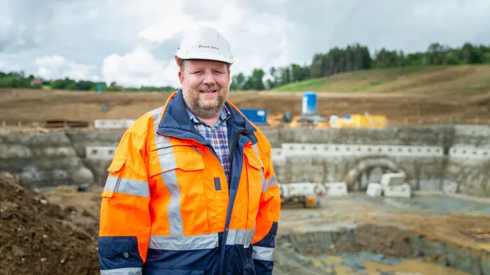 Herwig Moser vor dem Rudersdorfer Tunnel, der durch schwieriges Material führt