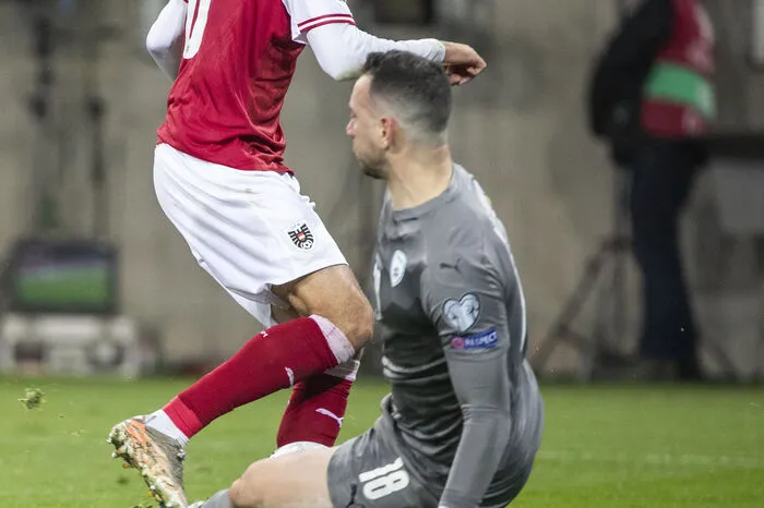 Florian Grillitsch: 4 Der Lenker im Spiel der Österreicher. Schaltete sich vor allem in der ersten Hälfte sehr oft in die Offensive ein. Danach schaffte er es immer wieder, das Tempo richtig zu dosieren.