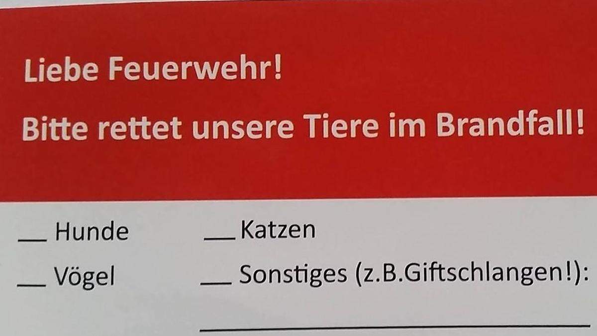 Dieser Aufkleber wird bei der Eingangstür angebracht