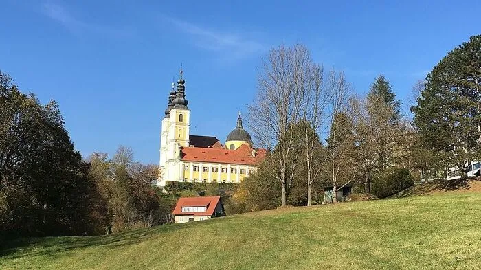 Die Basilika hat ihre neue alte Krippe wieder (Siehe Info Nummer 6)